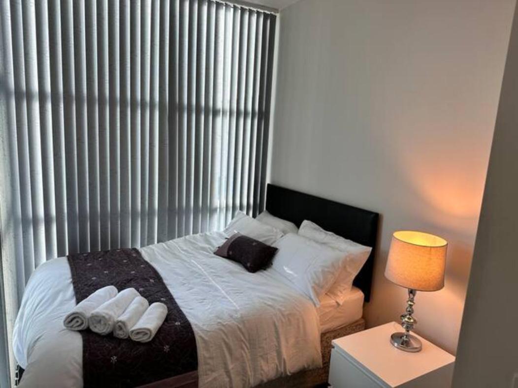 Crystal Home Manchester Bagian luar foto