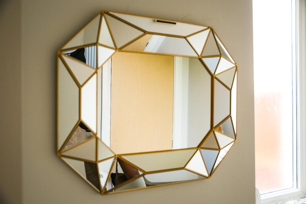 Crystal Home Manchester Bagian luar foto